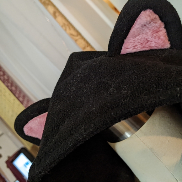 Black Hoodie with Pink Paw Mittens - Picture 4 of 5